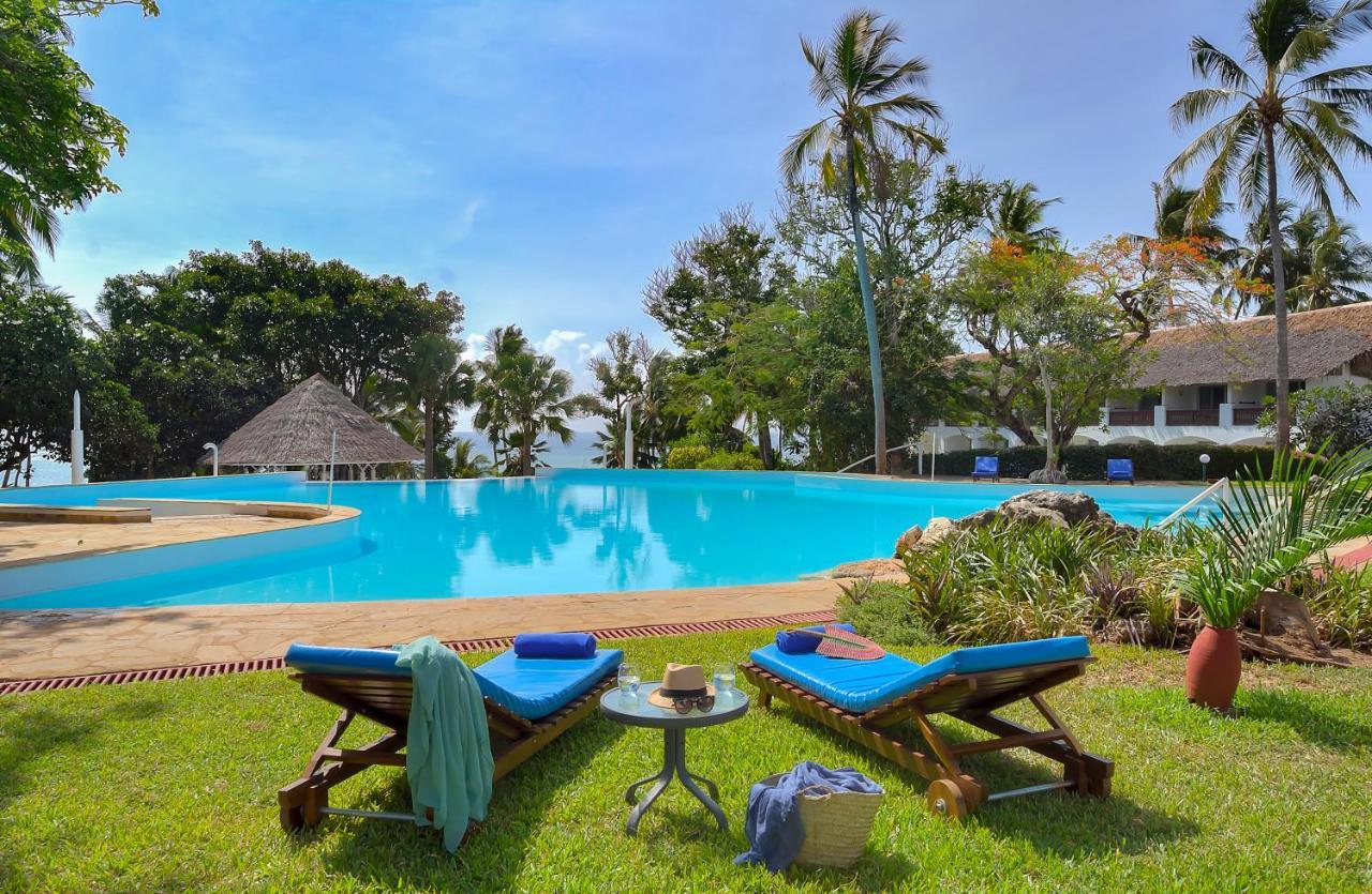 레저 로지 비치 앤 골프 리조트 디아니 해변 외부 사진 The pool at the Serena Beach Resort