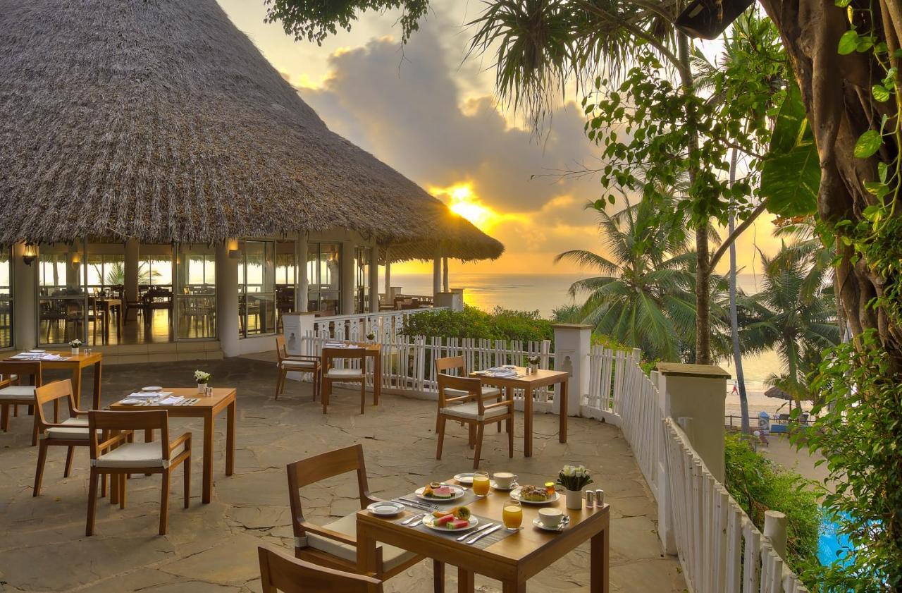 레저 로지 비치 앤 골프 리조트 디아니 해변 외부 사진 Sunset at the Beach Club