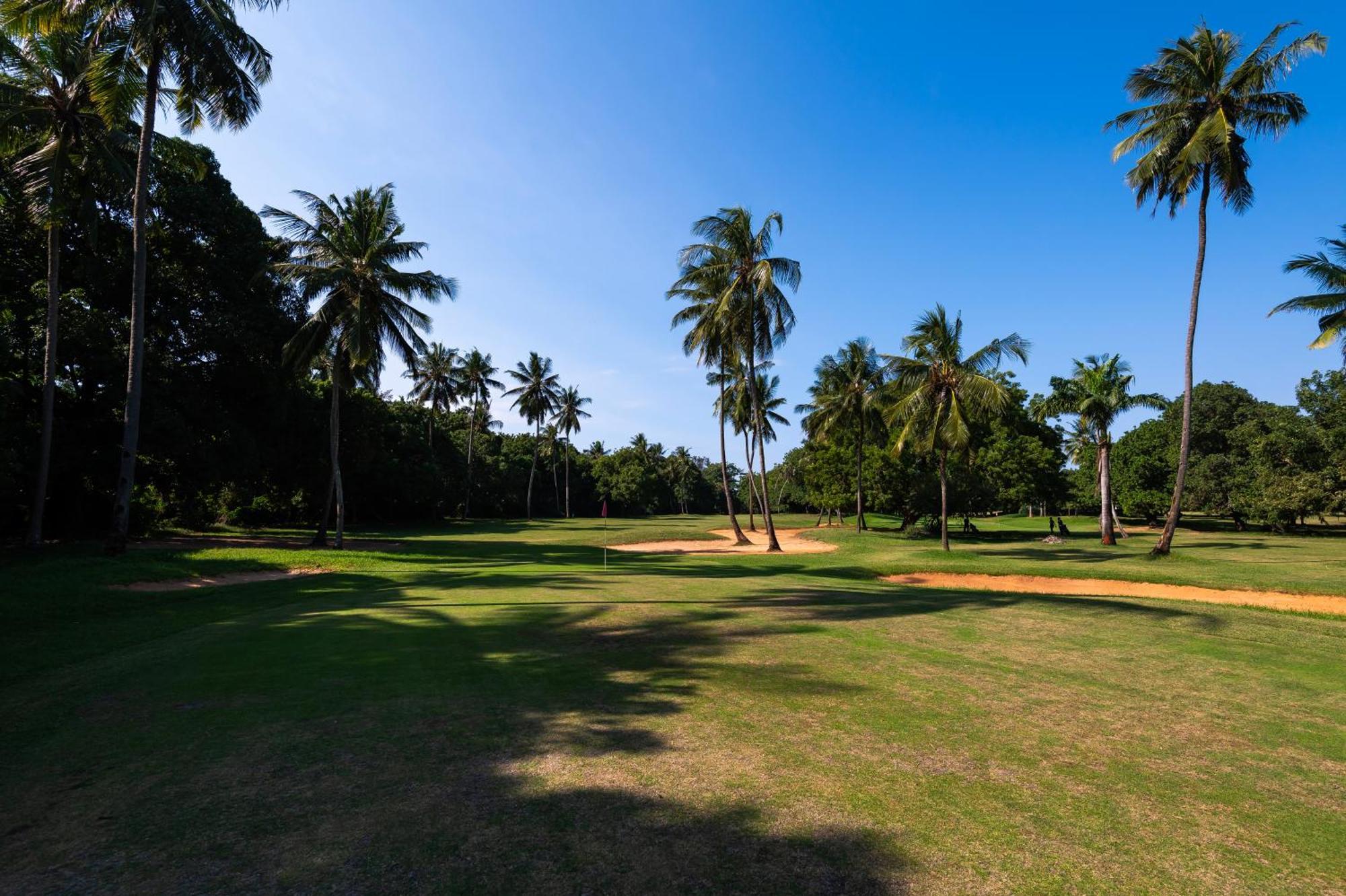 레저 로지 비치 앤 골프 리조트 디아니 해변 외부 사진 Royal Colombo Golf Club