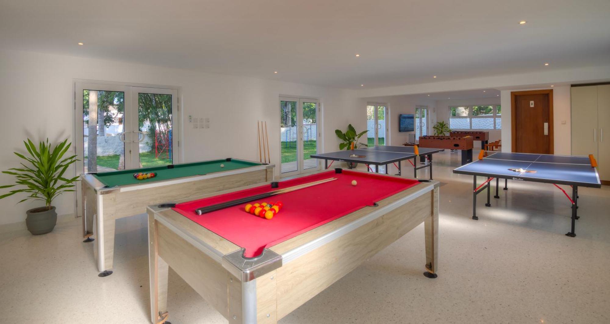 레저 로지 비치 앤 골프 리조트 디아니 해변 외부 사진 The games room