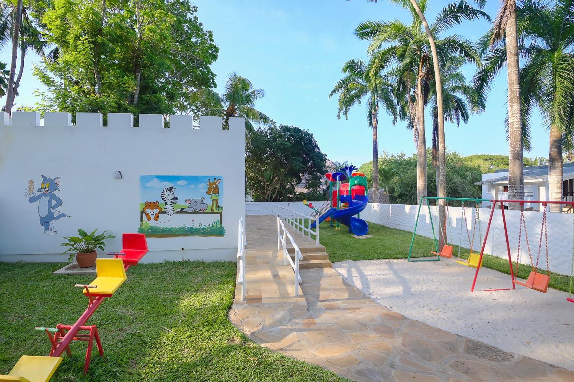 레저 로지 비치 앤 골프 리조트 디아니 해변 외부 사진 Playground