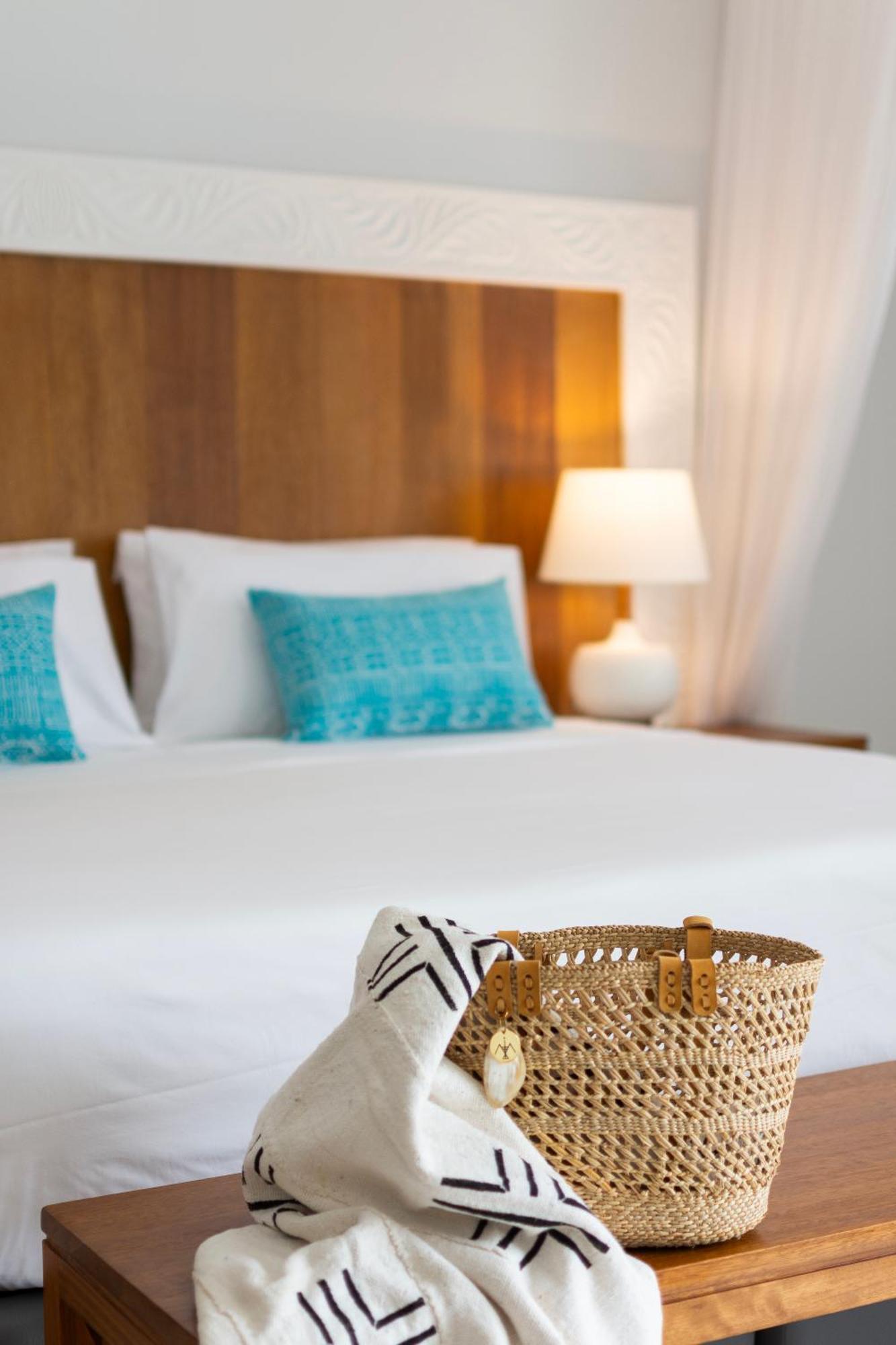 레저 로지 비치 앤 골프 리조트 디아니 해변 외부 사진 A bedroom at the hotel