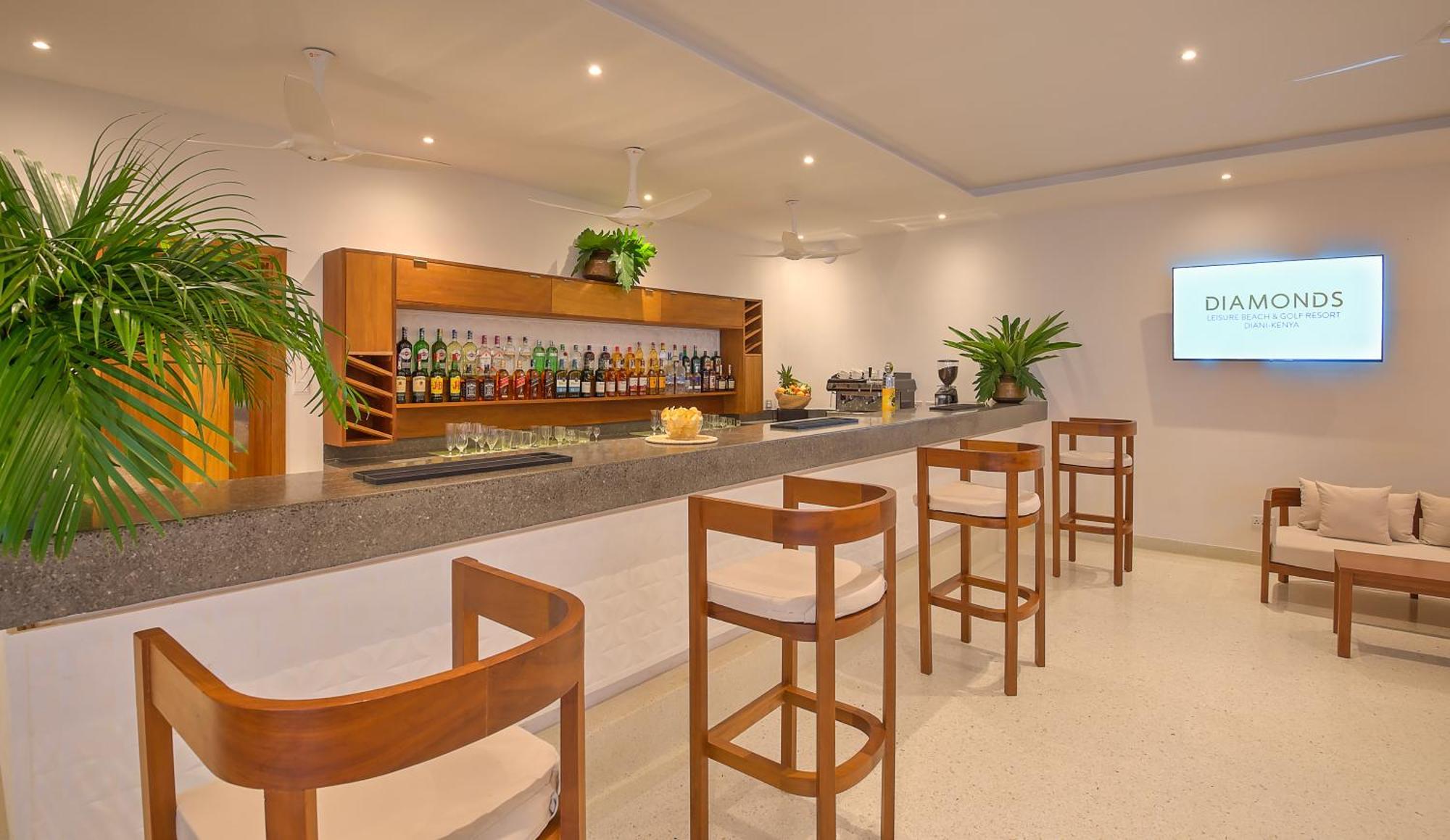 레저 로지 비치 앤 골프 리조트 디아니 해변 외부 사진 Diamond Lounge at Male International Airport