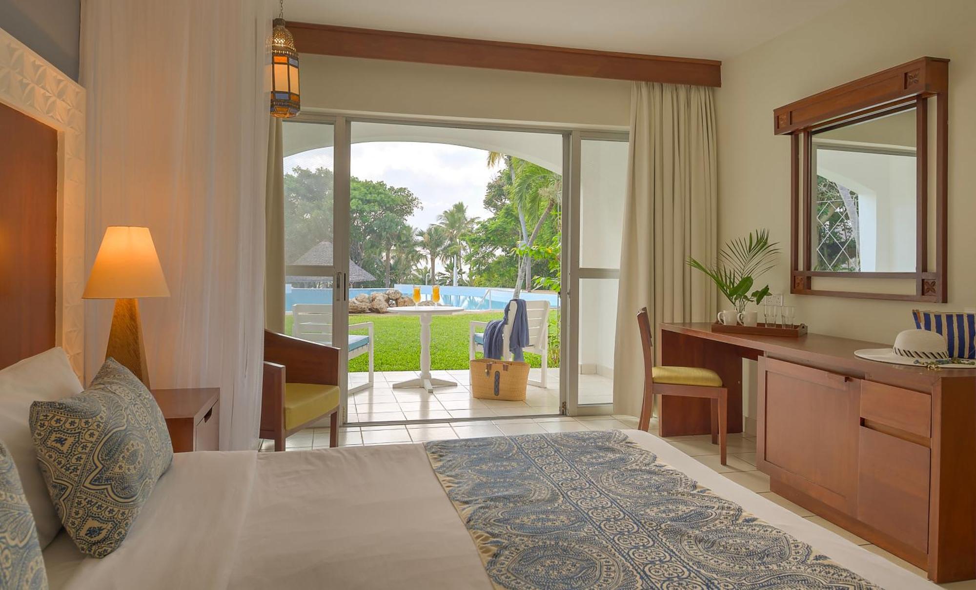 레저 로지 비치 앤 골프 리조트 디아니 해변 외부 사진 A room at the resort