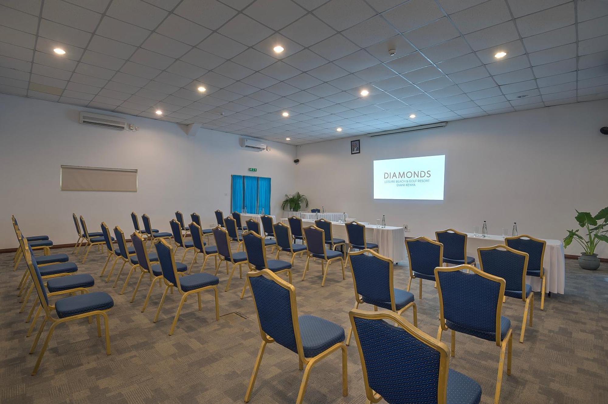 레저 로지 비치 앤 골프 리조트 디아니 해변 외부 사진 The conference room